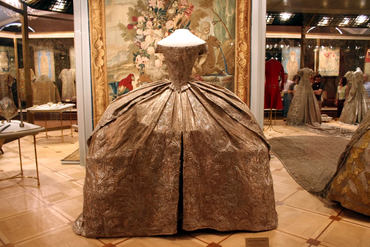 Robe de mariage de Catherine en glacé d'argent, musée de l'Armurerie du Kremlin